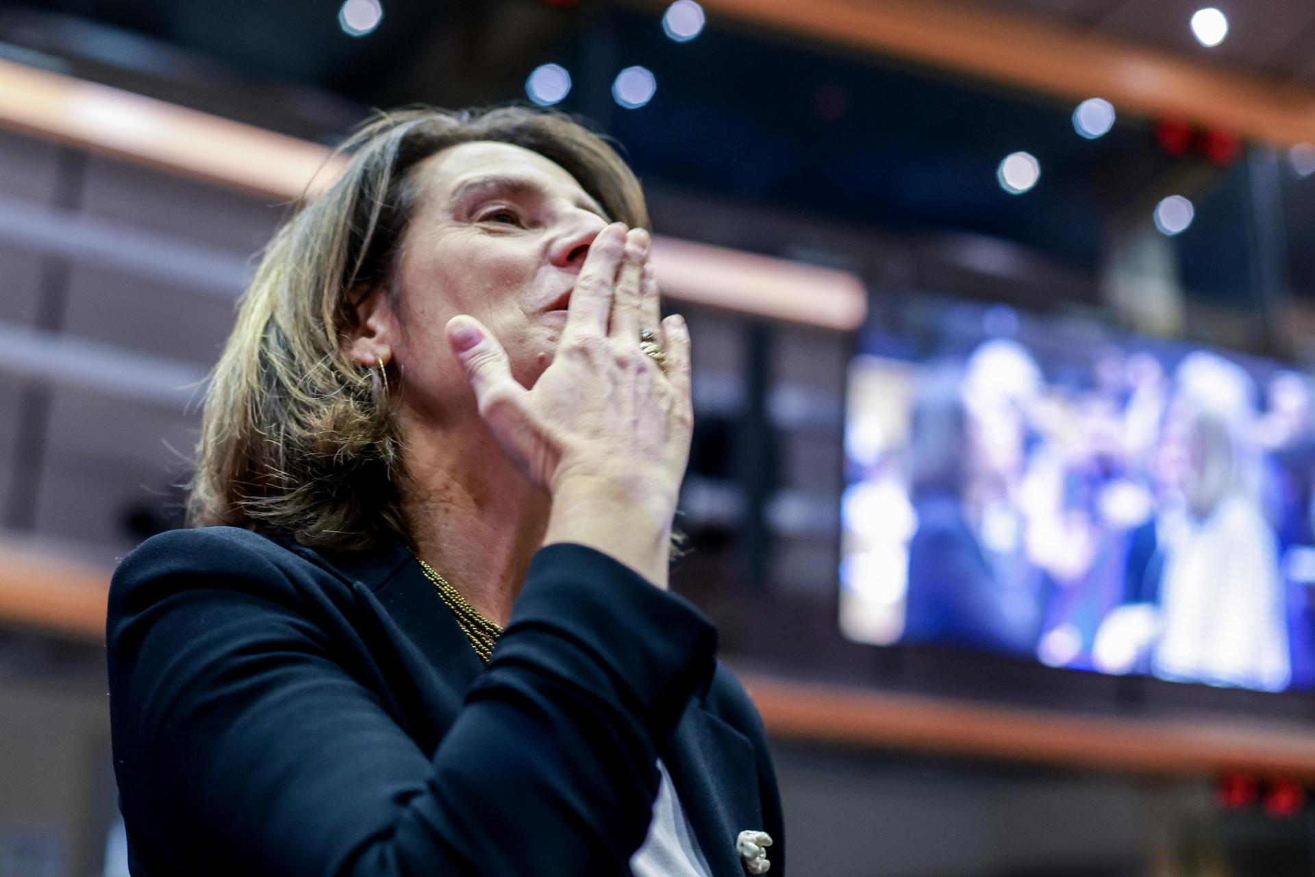 La Vicepresidenta Ejecutiva designada de la Comisión Europea para la Transición Limpia, Justa y Competitiva, Teresa Ribera, reacciona durante su audiencia de confirmación ante los comités del Parlamento Europeo en Bruselas, Bélgica, el 12 de noviembre de 2024. (Belgium, Brussels) EFE/EPA/OLIVIER HOSLET
