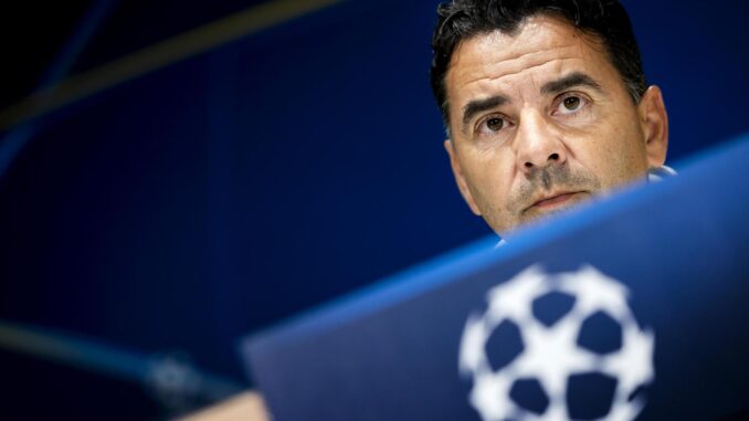 El entrenador del Girona, Michel Sanchez, durante la rueda de prensa previa al partido de la Liga de Campeones contra el PSV Eindhoven. EFE/EPA/Koen van Weel
