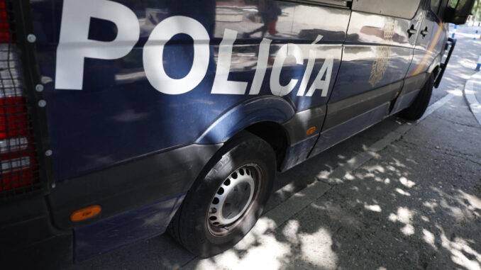 Furgón de la Policía Nacional en las calles de Madrid. EFE/Mariscal
