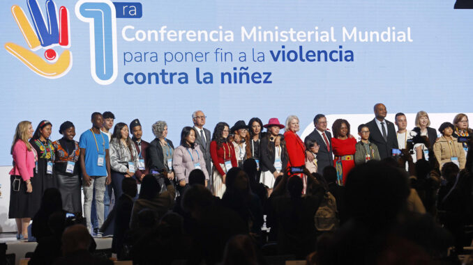 Fotografía de los participantes en la 'Primera conferencia ministerial para poner fin a la violencia contra la niñez', este jueves en Bogotá (Colombia). EFE/ Mauricio Dueñas Castañeda
