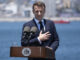 El presidente de Francia, Emmanuel Macron, habla durante su visita al buque rompehielos 'Almirante Viel' de la Armada chilena, este jueves en Valparaíso (Chile). EFE/ Adriana Thomasa