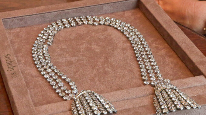 El collar de diamantes atribuido a María Antonieta, última reina de Francia.EFE/ Guillermo Garrido
