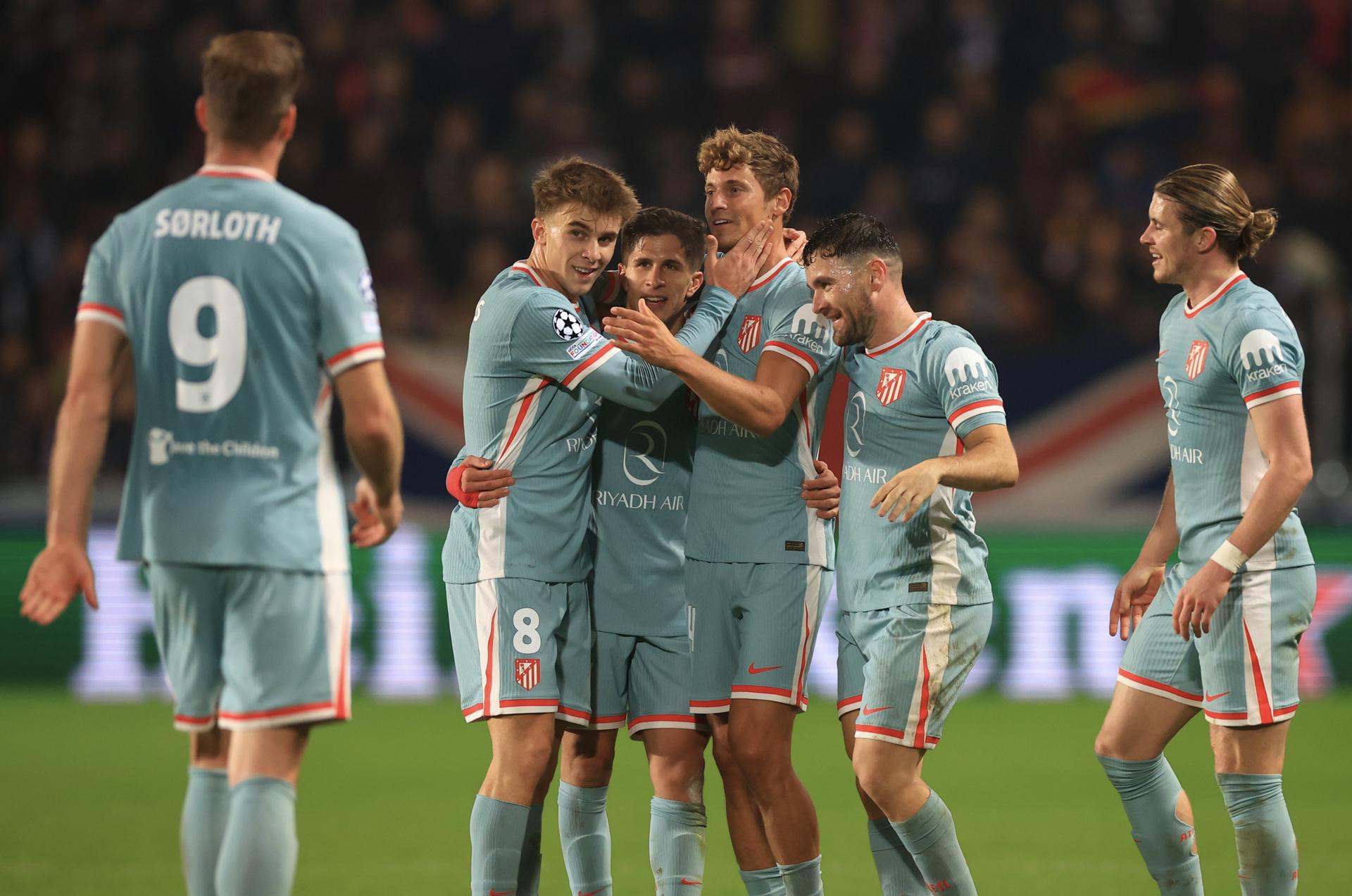 Los jugadores del Atletico Madrid celebran el 0-2 durante el partido de la UEFA Champions League que ha  jugado Sprta de Praga y Atlético de Madrid en Praga, República Checa. EFE/EPA/MARTIN DIVISEK
