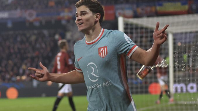 El jugador argentino del Atlético Madrid Julian Alvarez celebra el 3-0 durante el partido de la UEFA Champions League que ha  jugado Sprta de Praga y Atlético de Madrid en Praga, República Checa. EFE/EPA/MARTIN DIVISEK
