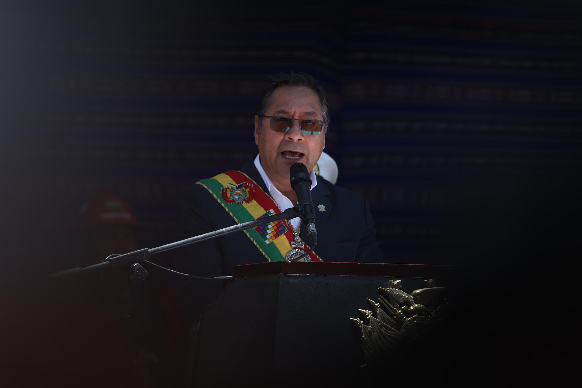 El presidente de Bolivia, Luis Arce, habla durante la presentación de un informe de gestión este viernes en La Paz (Bolivia). EFE/ Luis Gandarillas
