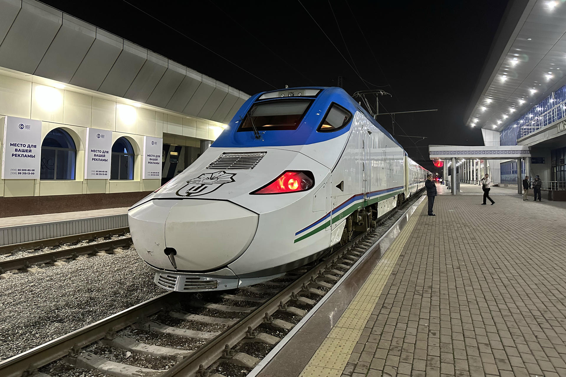 Hace 13 años, en 2011, los uzbekos estrenaron los primeros trenes Talgo en la ruta que une la capital, Taskent, con la joya turística de Samarcanda. EFE/Kulpash Konyrova
