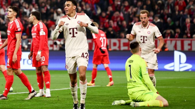 El jugador del Bayern Jamal Musiala (3-I) celebra el 1-0 durante el partido de la UEFA Champions League que han jugado FC Bayern Munich y S.L. Benfica, yn Múnich, Alemania. EFE/EPA/ANNA SZILAGYI
