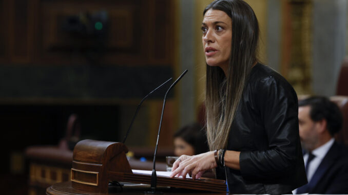 La portavoz de Junts, Míriam Nogueras, durante su intervención tras la comparecencia del presidente del Gobierno, Pedro Sánchez, este miércoles ante el pleno del Congreso para informar de la gestión de la dana. EFE/ JJ Guillén
