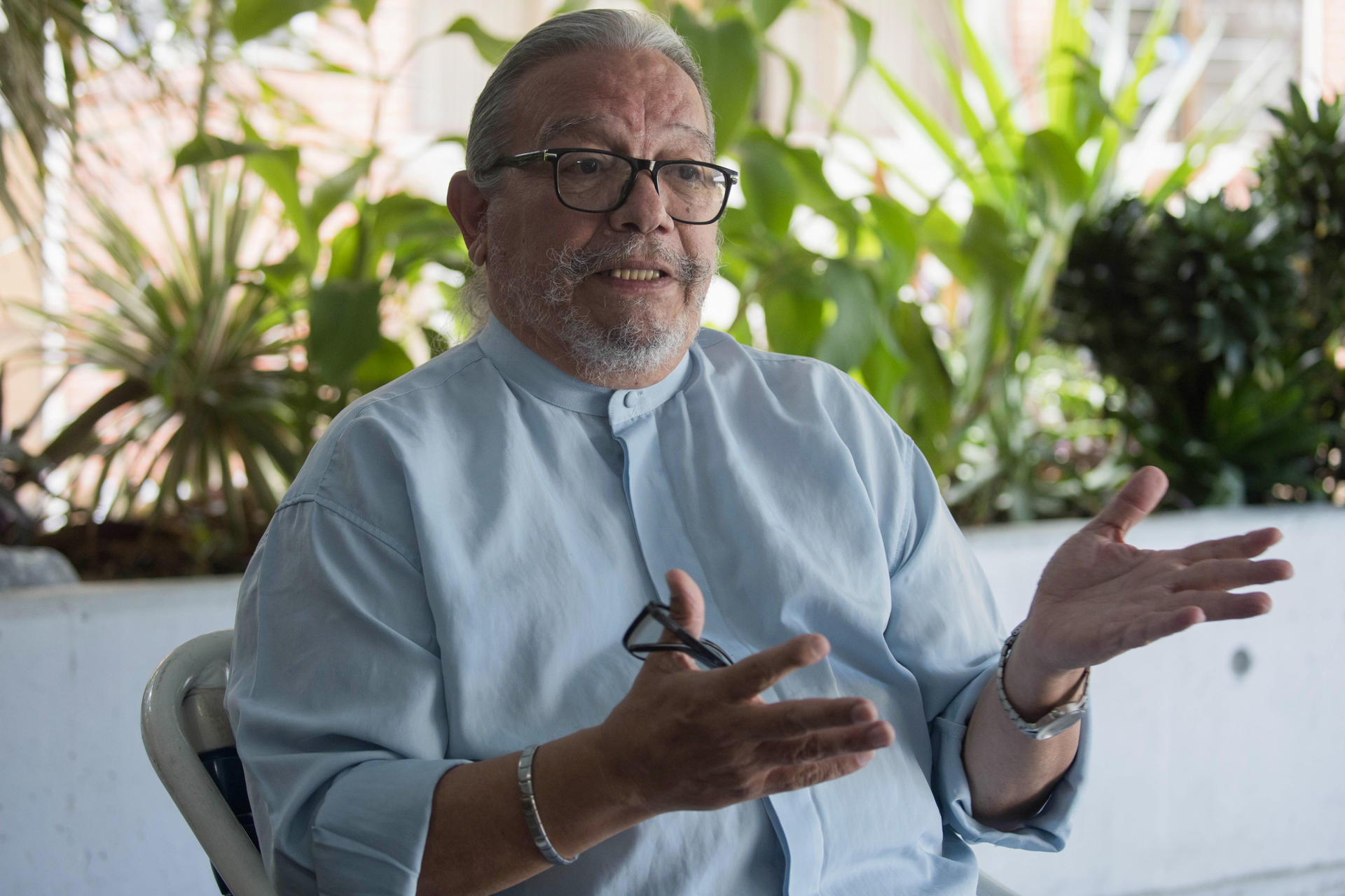 Fotografía del 6 de noviembre del 2024 del internacionalista Eloy Torres durante una entrevista con EFE, en Caracas (Venezuela). EFE/ Miguel Gutiérrez
