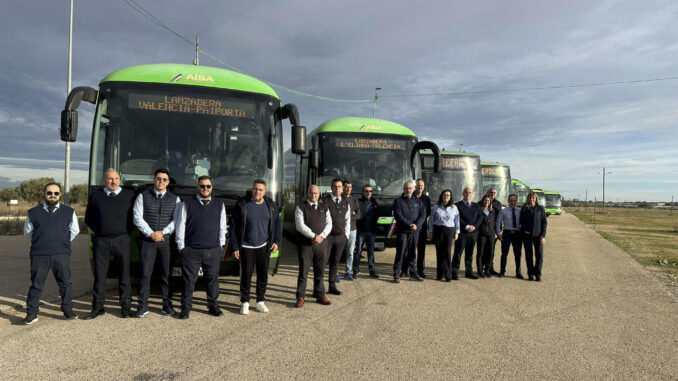 Vista del operativo del Consorcio Regional de Transportes de Madrid (CRTM) desplazado a Valencia este domingo para labores de ayuda por la dana. EFE/Comunidad de Madrid***SOLO USO EDITORIAL/SOLO DISPONIBLE PARA ILUSTRAR LA NOTICIA QUE ACOMPAÑA (CRÉDITO OBLIGATORIO)***
