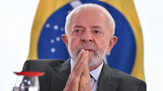 El presidente de Brasil, Luiz Inácio Lula da Silva, asiste a la sanción de un proyecto de ley para fortalecer la agricultura familiar een el Palácio del Planalto en Brasilia (Brasil). EFE/ Andre Borges
