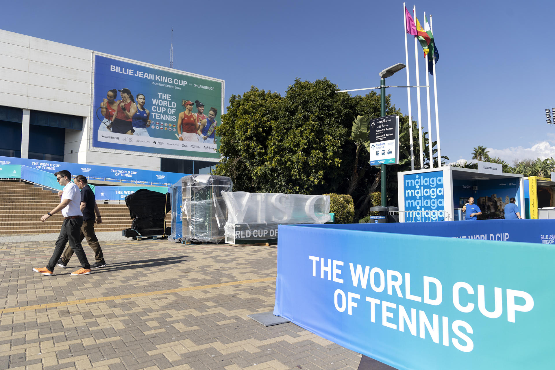 Preparativos para la celebración de las finales de la Copa Billie Jean King que se celebrará del 13 al 20 de noviembre, en el Palacio de los Deportes José María Martín Carpena en Málaga. EFE/Daniel Pérez
