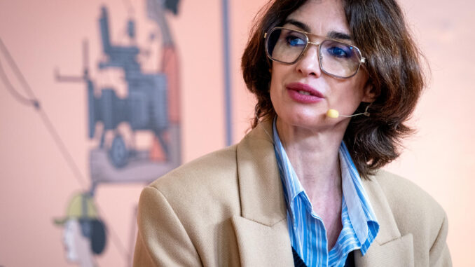 La actriz y directora de cine Paz Vega, que en la noche de este viernes recibe el Premio Luz de la 50 edición del Festival de Cine Iberoamericano de Huelva, mantiene un encuentro con la prensa en la sede onubense de la muestra, ubicada en la Casa Colón. EFE/ Julián Pérez
