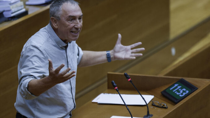 El diputado de Compromís Joan Baldoví interviene durante el pleno en el que el president de la Generalitat, Carlos Mazón ha comparecido para rendir cuentas de lo que hizo el 29 de octubre y contar cómo va a remodelar la estructura de su gobierno para adaptarla a la reconstrucción. EFE/Biel Aliño
