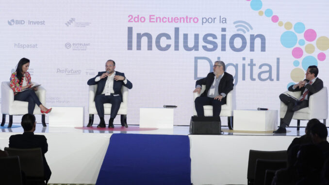 Imagen del segundo Encuentro por la Inclusión Digital celebrado en octubre pasado en Bogotá. EFE/ Carlos Ortega
