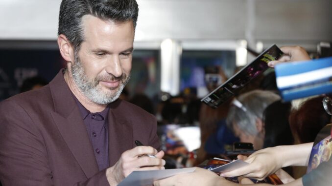 Fotografía de archivo del director y productor Simon Kinberg a su llegada a la presentación de la película 'X-Men: Fénix Oscura',en Seúl (Corea del Sur). EFE/ Kim Hee-chul
