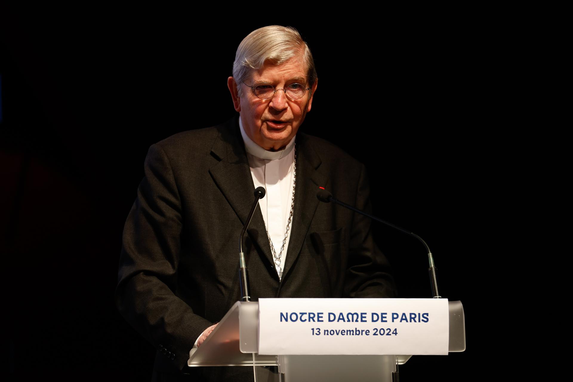 El arzobispo de París, Laurent Ulrich, habla durante una conferencia de prensa antes de la reapertura de la Catedral de Notre-Dame, tras un enorme incendio y cinco años de esfuerzos de reconstrucción, en el Colegio de los Bernardinos en París, Francia, 13 de noviembre de 2024. Notre Dame está programada para reabrir al público el 08 de diciembre. (Obispo, Francia) EFE/EPA/MOHAMMED BADRA
