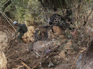 Efectivos de la UME trabajan en la cañada de Letur, provincia de Albacete, este viernes. EFE/ Ismael Herrero