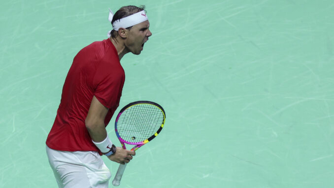 - El tenista español Rafa Nadal ante el neerlandés Botic Van de Zandschulp durante el primer partido de los cuartos de final entre los equipos de España y Países Bajos, este martes en el Palacio de los Deportes José María Martín Carpena de Málaga (Andalucía). EFE/ Daniel Pérez
