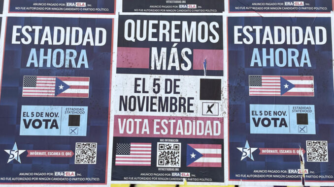 Fotografía del 22 de octubre de 2024 de carteles que piden votar a favor de la estadidad de Puerto Rico, en una calle de San Juan (Puerto Rico). EFE/ Marina Villén
