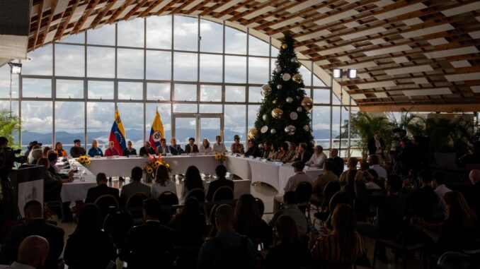 Fotografía de archivo del diálogo de paz entre el Gobierno de Colombia y el ELN, en el hotel Humboldt ubicado en el parque nacional Waraira Repano (Avila), en Caracas (Venezuela). EFE/ Rayner Peña R
