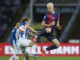 El centrocampista del FC Barcelona Dani Olmo (d) y el centrocampista eslovaco del Espanyol Alex Král, en acción durante el partido de LaLiga que enfrenta al FC Barcelona contra el Espanyol este domingo en el Camp Nou en Barcelona. EFE/ Enric Fontcuberta