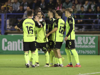 Los jugadores del Betis celebran uno de los goles en el encuentro de primera ronda de Copa del Rey contra el CD Gévora. EFE/ Jero Morales