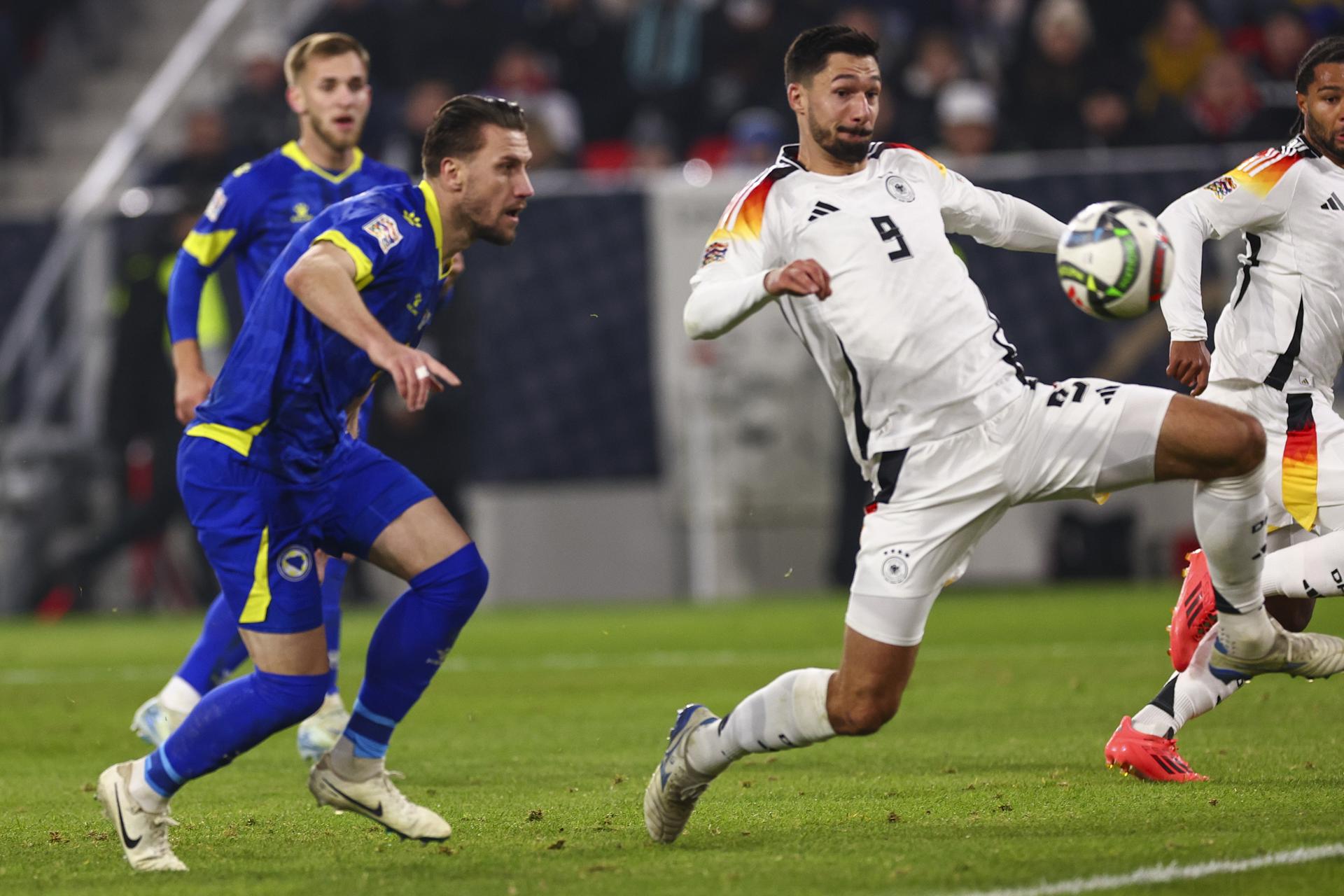 El alemán Tim Kleindienst durante el partido de la UEFA Nations League que han jugado Alemania y Bosnia en Friburgo,  Alemania.EFE/EPA/ANNA SZILAGYI
