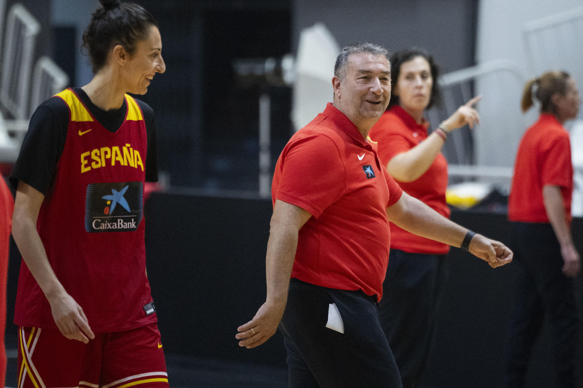 La Selección Femenina de Baloncesto ha entrenado este miércoles en el Pabellón Polideportivo Ciutat de Castelló antes de los partidos de la Ventana FIBA de clasificación para el Eurobasket de esta semana. El equipo dirigido por Miguel Méndez. se enfrentará el jueves 7 a las 21:00 horas a Países Bajos y, el domingo 10 a las 19:00 horas, frente a Croacia. EFE/Andreu Esteban
