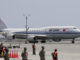 Aterriza el avión del presidente de la República Popular de China, Xi Jinping, a su llegada durante una visita oficial al país, este jueves en la Base Aérea del Callao en Lima (Perú). EFE/ Carlos Ortega