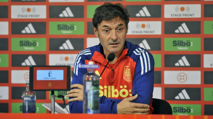 El seleccionador español sub-21, Santi Denia, ofrece una rueda de prensa este lunes, en Albacete (Castilla la Mancha). Denia, ha afirmado que "será un orgullo" sentarse este martes en el banquillo del Carlos Belmonte como entrenador principal del combinado nacional, en el partido amistoso ante la selección de Dinamarca.EFE/ Manu
