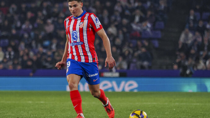 El delantero argentino del Atlético de Madrid Julián Álvarez durante el partido de LaLiga entre el Real Valladolid y el Atlético de Madrid, este sábado en el estadio José Zorrilla. EFE/R. GARCIA.
