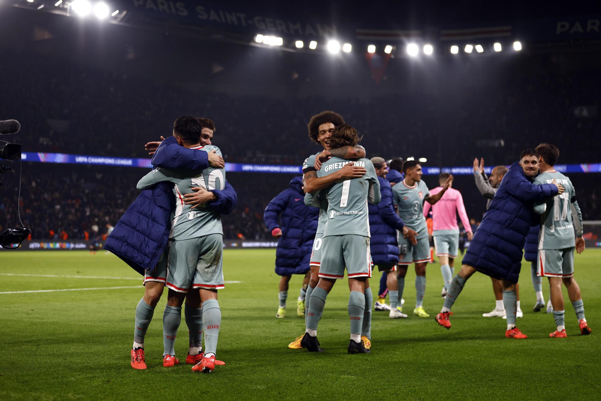 Los jugadores del Atlético, tras el triunfo. EFE/EPA/MOHAMMED BADRA
