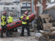 Efectivos del cuerpo de bomberos de la Comunidad de Madrid trabajan en Alfafar (Valencia), este viernes. EFE/ Kai Försterling