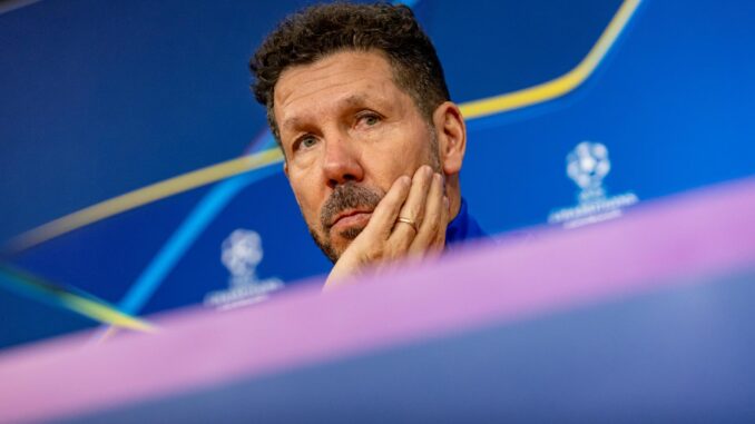 Simeone, durante la rueda de prensa de este lunes. EFE/EPA/MARTIN DIVISEK
