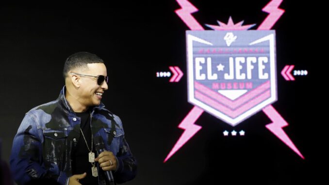 Fotografía de archivo del reguetonero puertorriqueño Daddy Yankee durante la presentación a la prensa de su museo efímero en San Juan, (Puerto Rico). EFE/Thais Llorca
