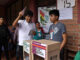 El expresidente de Bolivia Evo Morales (2006-2019) emite su voto este domingo, durante los comicios electorales judiciales en Cochabamba (Bolivia). EFE/ Jorge Ábrego