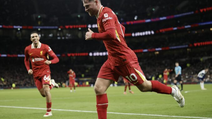 El jugador del Liverpool Alexis Mac Allister celebra el 2-0 durante el partido de la Premier League que han jugado Tottenham Hotspur y Liverpool FC, en Londres, Reino Unido. EFE/EPA/TOLGA AKMEN
