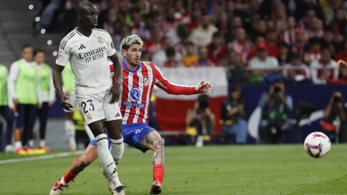 El defensa francés del Real Madrid Mendy (i), en una imagen de Archivo. EFE/ Ballesteros
