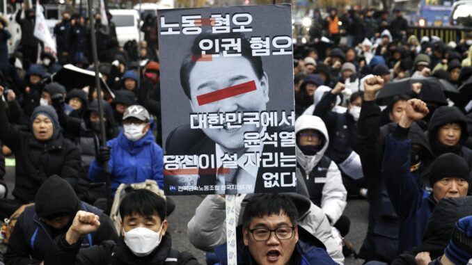 Protesta contra el presidente de Corea del Sur, Yoon Suk-yeol, este 5 de diciembre en Seul. EFE/EPA/JEON HEON-KYUN
