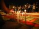 Fotografía de archivo en donde un grupo de personas participa en una vigilia en homenaje a muertos en las protestas antigubernamentales frente al Palacio de Justicia en Lima (Perú). EFE/ Paolo Aguilar