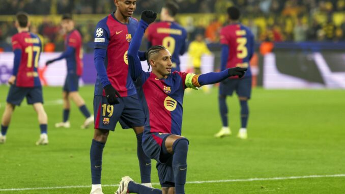 Raphinha celebra su gol anotado ante el Borussia de Dortmund. EFE/EPA/FRIEDEMANN VOGEL
