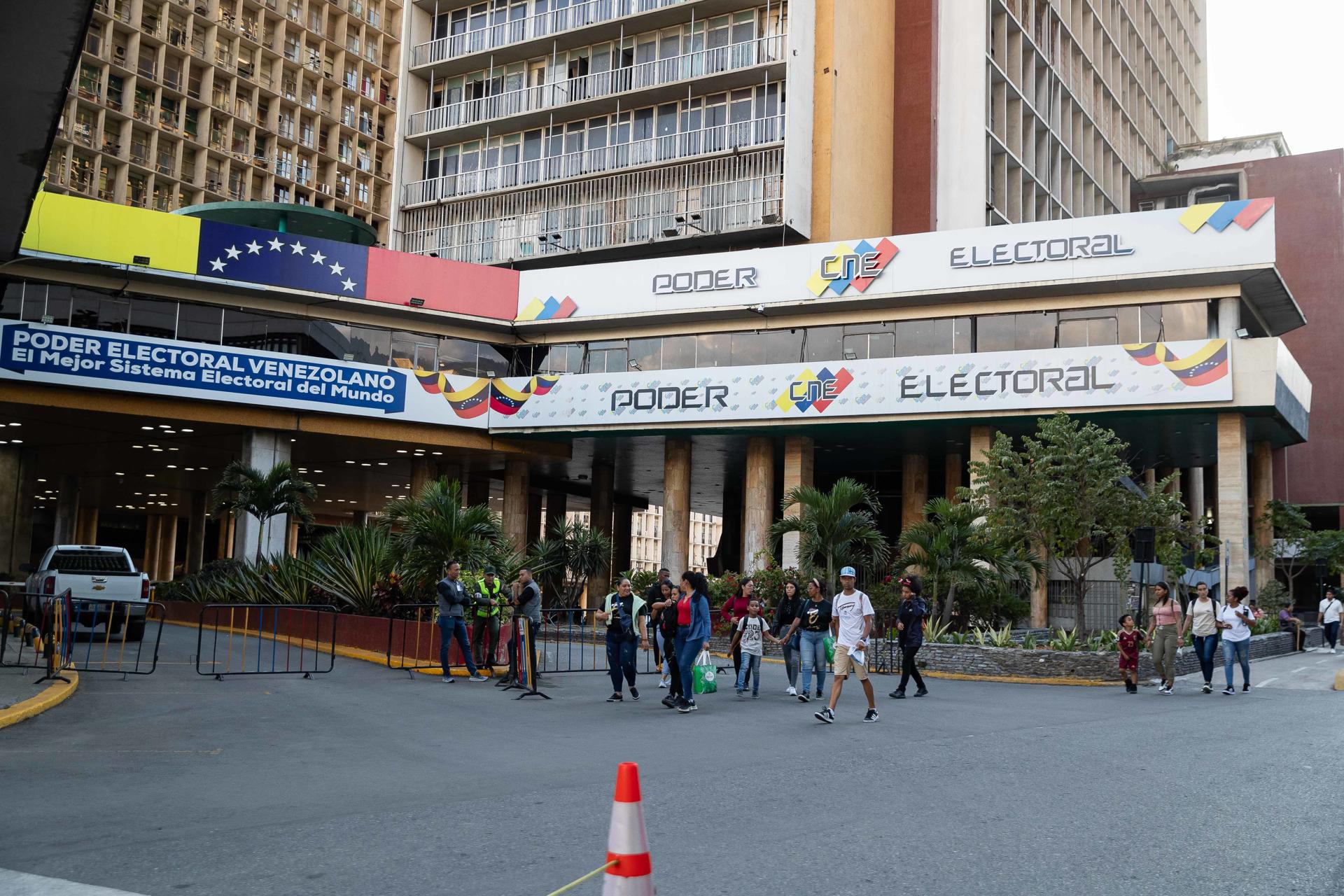 Fotografía de la sede del Consejo Nacional Electoral este viernes, en Caracas (Venezuela). EFE/ Ronald Peña R.
