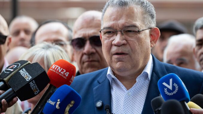 Fotografía de archivo del excandidato opositor a la presidencia de Venezuela Enrique Márquez, durante una rueda de prensa en Caracas (Venezuela).EFE/ Ronald Peña R.
