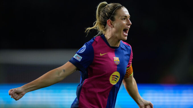 La jugadora del Barcelona Alexia Putellas celebra el tercer gol de su equipo en el partido de Liga de Campeones femenina entre el Barcelona y el Manchester City, este miércoles en el estadio olímpico Lluis Companys. EFE/ Alejandro García
