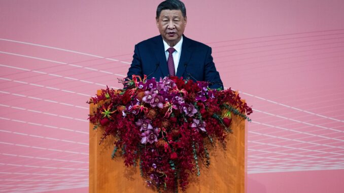 El presidente chino, Xi Jinping, habla en la cena de bienvenida organizada por el gobierno de Macao en el Dome en Cotai, Macao, China, 19 de diciembre de 2024. 
EFE/EPA/GONCALO LOBO PINHEIRO
