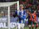 El delantero del Alavés, Kike García, tras conseguir el segundo gol del equipo vitoriano durante el encuentro correspondiente a la jornada 16 de LaLiga EA Sports que disputaron Osasuna y el Alavés en el Estadio El Sadar de Pamplona. EFE/ Villar López