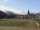 Niebla en el valle de San Millán de la Cogolla deja al descubierto el Monasterio de Yuso y el Pico de San Lorenzo y Cabeza Parda, cubiertos por la nieve. EFE/Raquel Manzanares