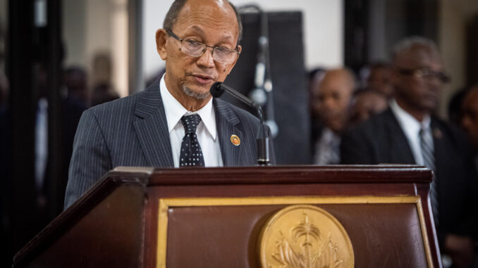 Fotografía de archivo del pasado 7 de octubre del nuevo presidente del Consejo de Transición (CPT) de Haití, Leslie Voltaire, durante una rueda de prensa en Puerto Príncipe (Haiti). EFE/ Johnson Sabin
