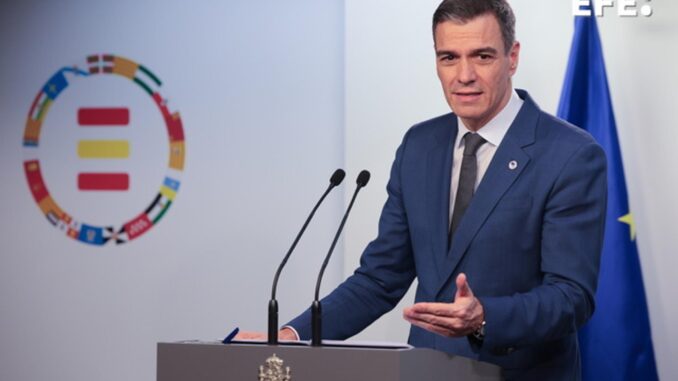 El presidente del Gobierno, Pedro Sánchez, durante la rueda de prensa en Bruselas. EFE/EPA/OLIVIER MATTHYS
